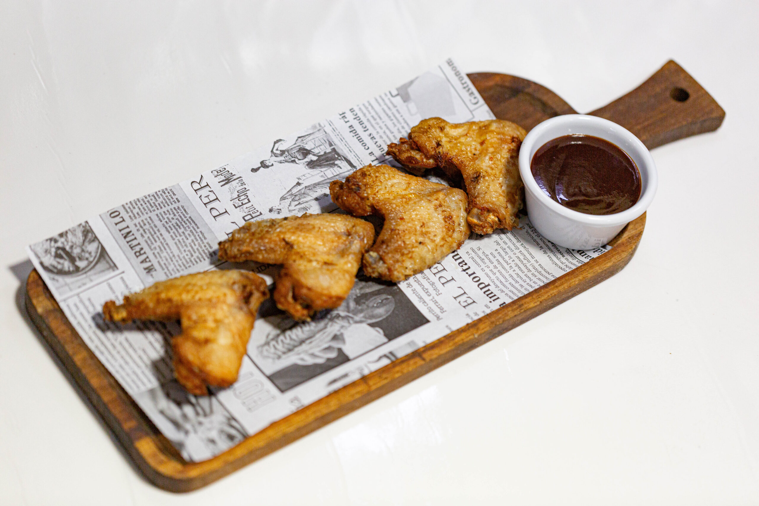 Alitas d Pollo Barbacoa white fox sitting on snow during daytime